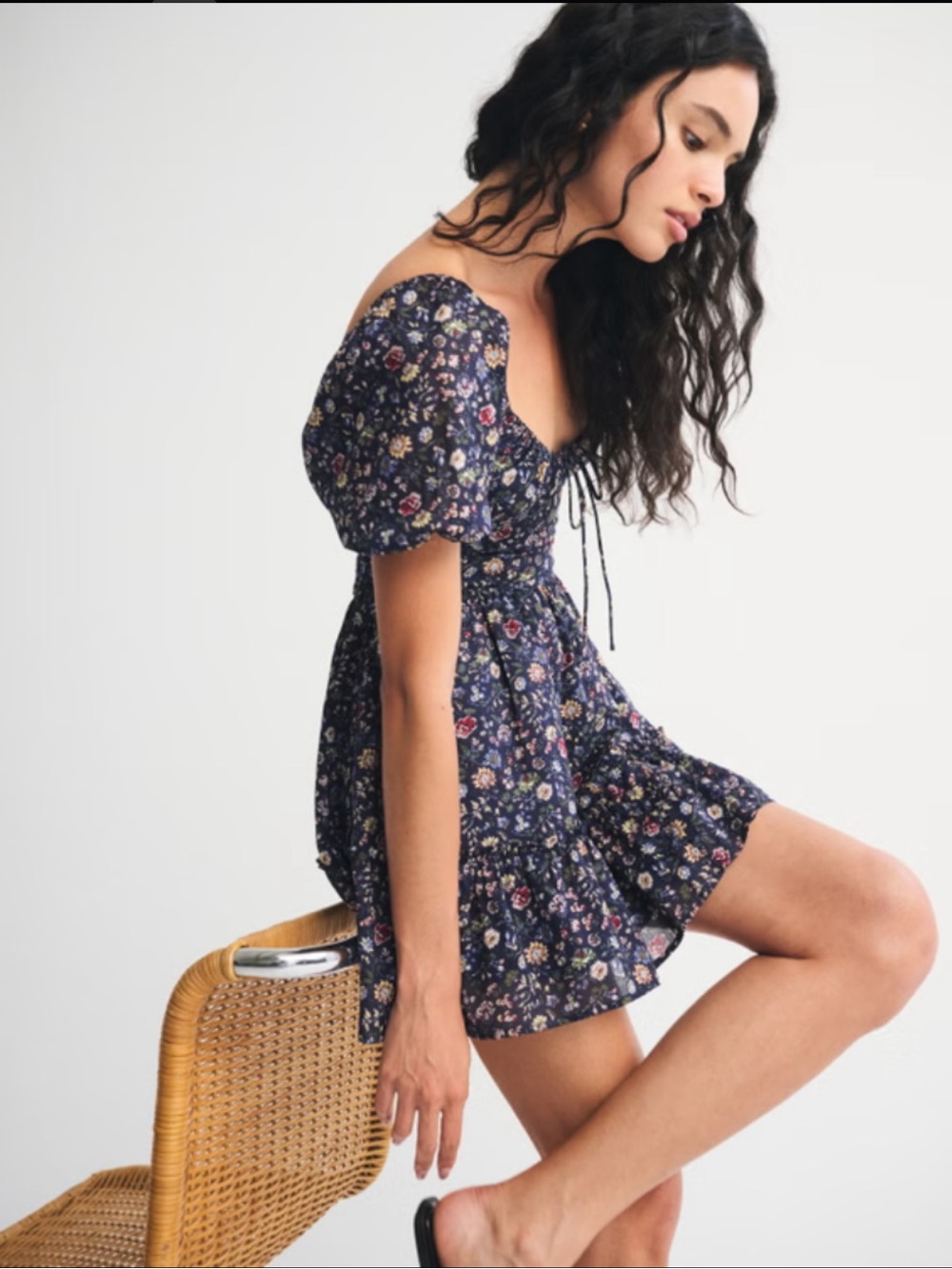 NWT Abercrombie & Fitch
Puff Sleeve Tie-Front Mini Dress Navy Floral - Picture 3 of 9